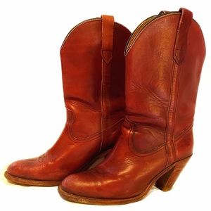 FRYE Vintage lady Cowgirl boots! Beautiful used condition.